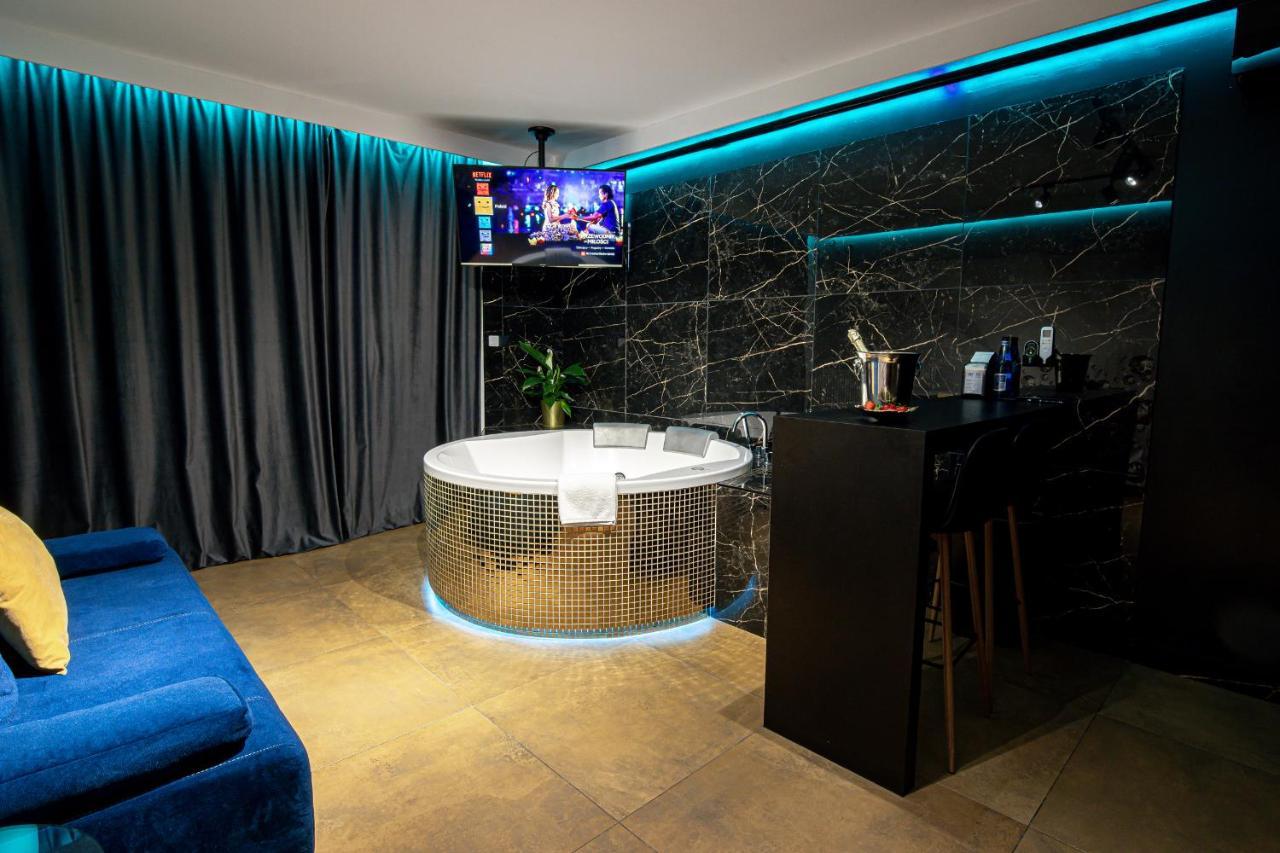 Jacuzzi Glass-House Central Station Krakow Exterior photo